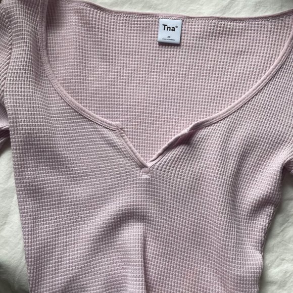 *FUSCHIA* Aritzia - TNA Waffle Scoop-neck Notch Long-sleeve - Picture 5 of 6